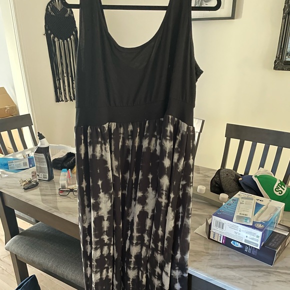 Floor length maxi dress with black and white tie dye detail - Picture 2 of 2